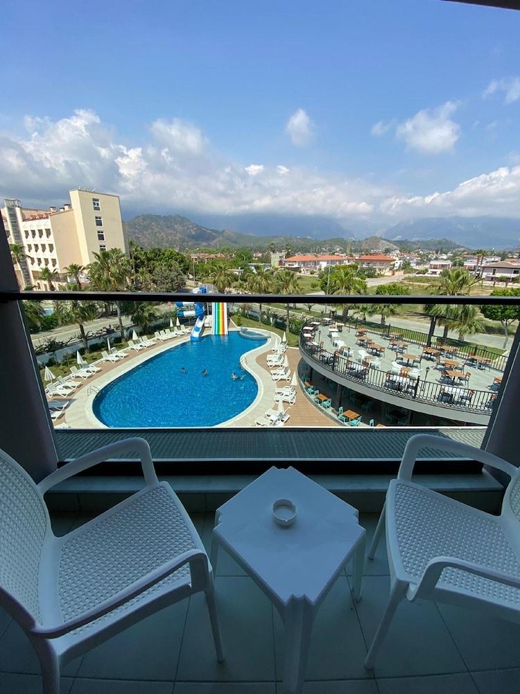 Istanbul Beach Hotel Kemer Exterior photo